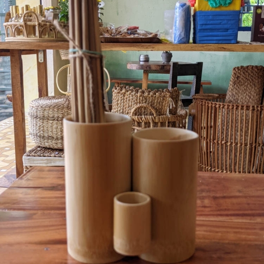 Hộp đựng bút bằng tre