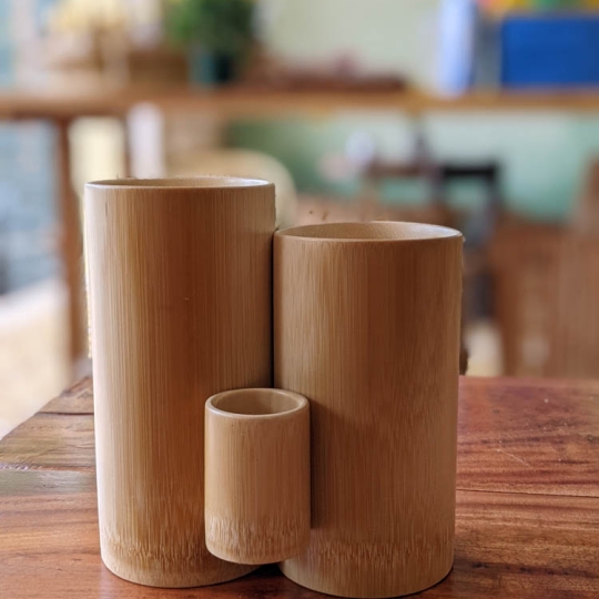 Hộp đựng bút bằng tre