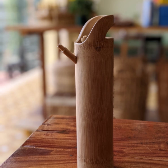 Bình đựng nước bằng tre